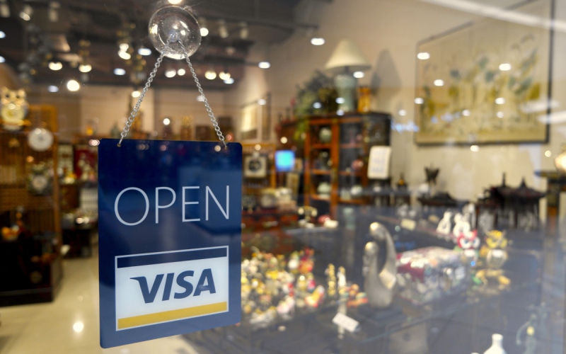 boutique-LE REVEST LES EAUX-min_open_sign_visa_sign_open_store_sign_visa_credit_card_business-810443